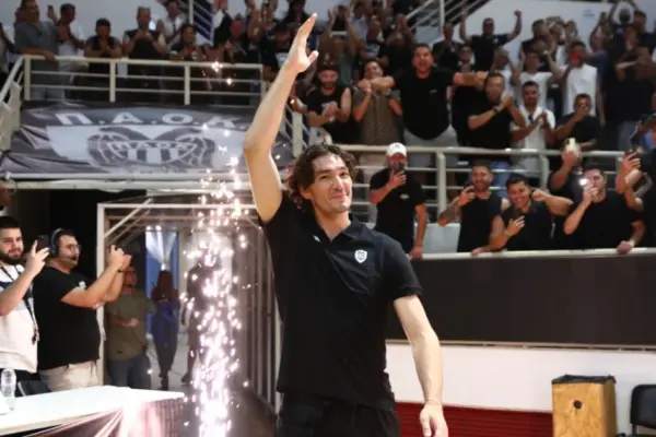 Θεσσαλονίκη: Ο Τσέντι Όσμαν παρουσιάστηκε στον ΠΑΟΚ με ενθουσιώδη υποδοχή