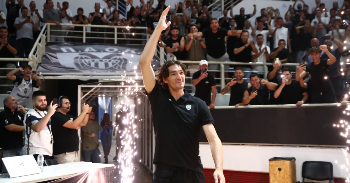 Θεσσαλονίκη: Ο Τσέντι Όσμαν παρουσιάστηκε στον ΠΑΟΚ με ενθουσιώδη υποδοχή